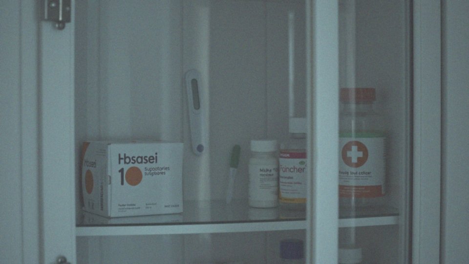 Jakie działania niepożądane mogą wystąpić po podaniu czopków przeciwgorączkowych?
