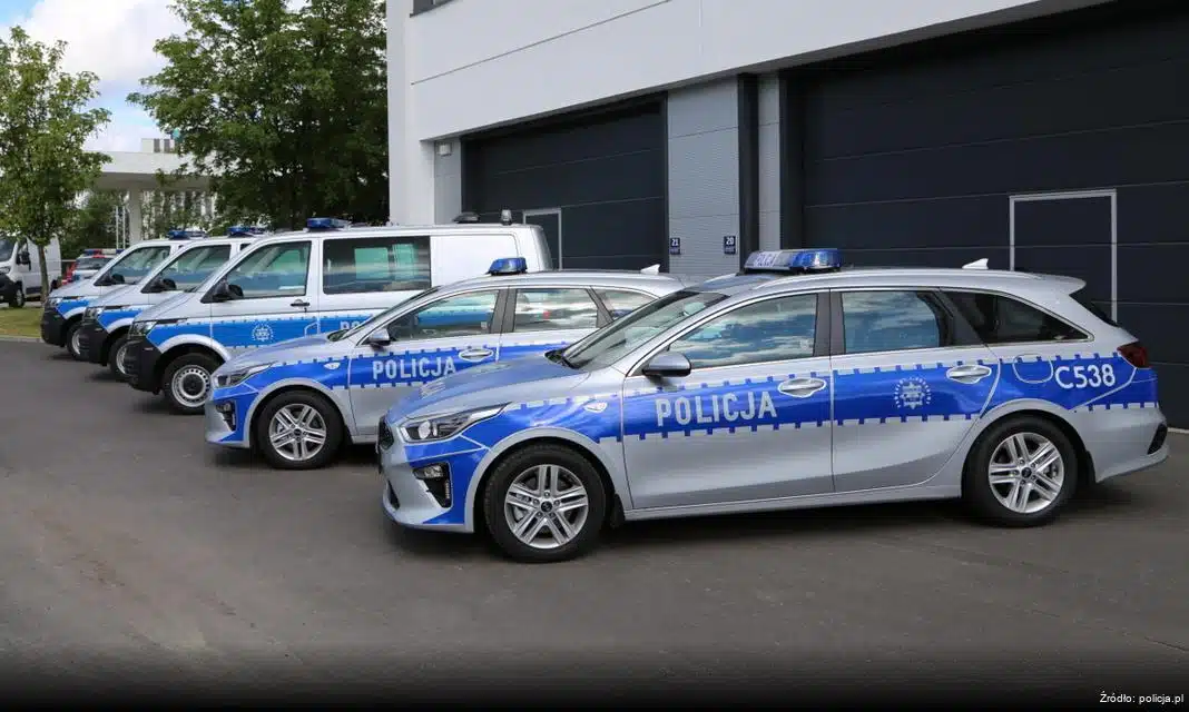 Spotkanie policjantów z przedszkolakami na temat bezpiecznych zabaw zimowych w Wielowsi